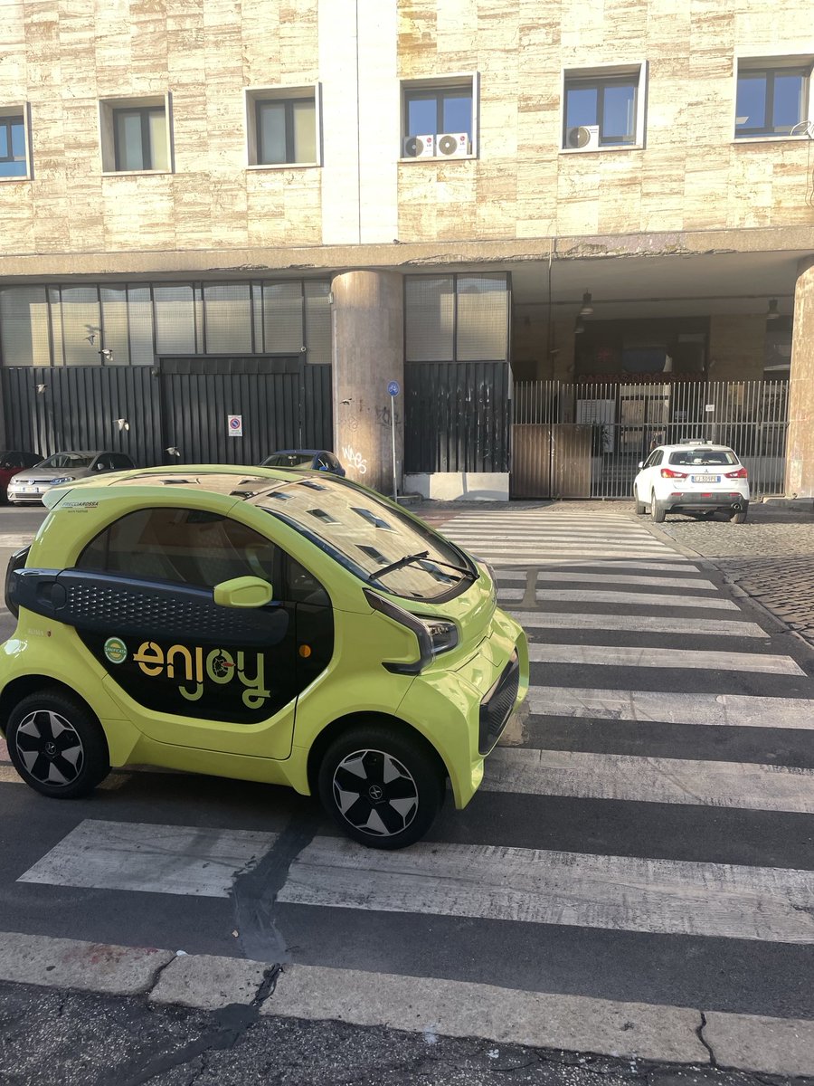 commendadoor's tweet photo. #roma 

Enjoy your parking https://t.co/fEIkRXSbsm
