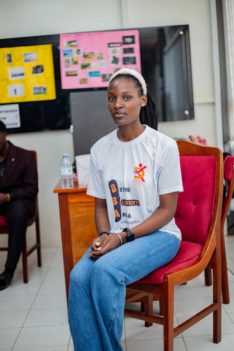 Namanya Gloria tweet media