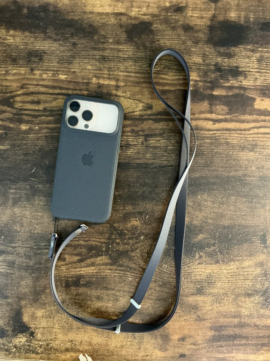 tk_941's tweet photo. iPhone 17 Pro Max用のテックウーブンケースとクロスボディストラップの素材がかっこいい!
16 Pro Maxでもボタンやカメラなどは問題なく取れた!
新しいiPhoneまで使おうかな笑笑
#iPhone17 #iPhone17ProMax #iPhone #Techwovencase #closebodystrap #Apple https://t.co/P3V6wYQUp1