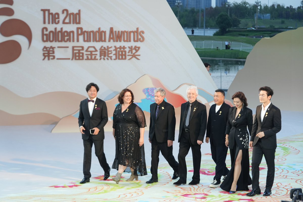 CocoStudio4's tweet image. La cérémonie du Forum culturel international &quot;Panda d&apos;or&quot; 2025 s’est ouverte ce soir à Chengdu, réunissant de nombreux cinéastes renommés de Chine et de l’étranger. 
#2025GoldenPandaAwards #GoldenPandaAwards
