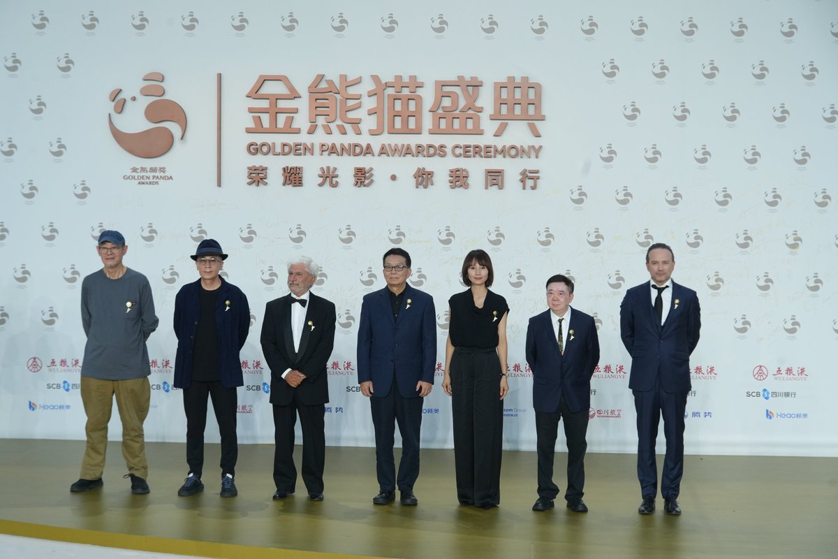 CocoStudio4's tweet image. La cérémonie du Forum culturel international &quot;Panda d&apos;or&quot; 2025 s’est ouverte ce soir à Chengdu, réunissant de nombreux cinéastes renommés de Chine et de l’étranger. 
#2025GoldenPandaAwards #GoldenPandaAwards