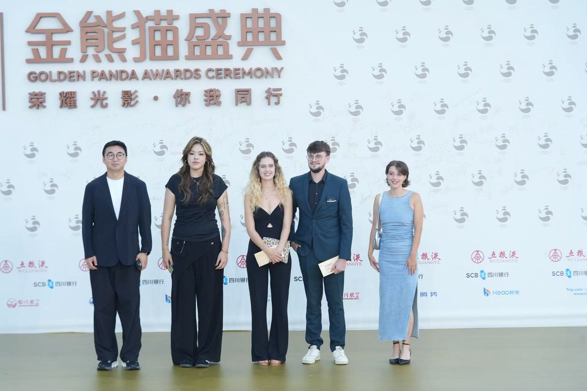CocoStudio4's tweet image. La cérémonie du Forum culturel international &quot;Panda d&apos;or&quot; 2025 s’est ouverte ce soir à Chengdu, réunissant de nombreux cinéastes renommés de Chine et de l’étranger. 
#2025GoldenPandaAwards #GoldenPandaAwards