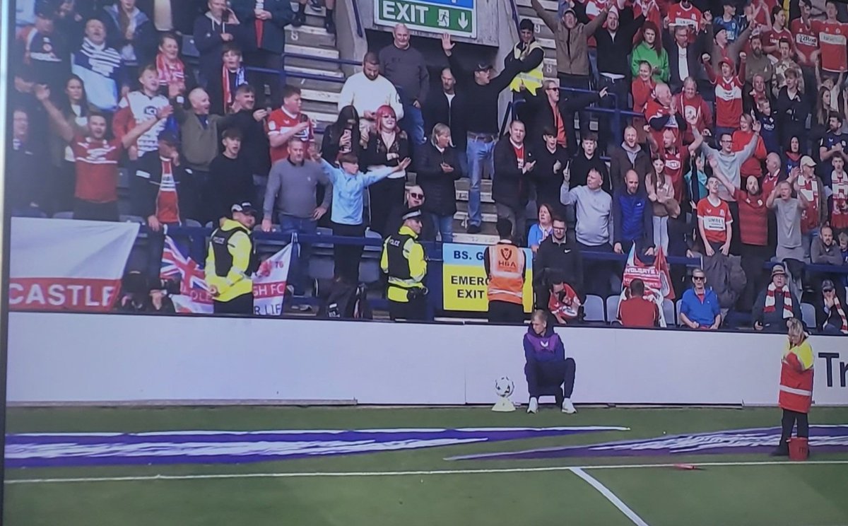 International flare staring competition... Just pick it up! #PNE #Boro