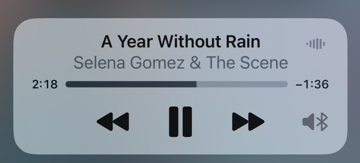 JustinMahoney8's tweet photo. POV: you’re a Selena Gomez stan in 2010. #selenagomez #ayearwithoutrain #music #2010s https://t.co/6e7EZE6P2x