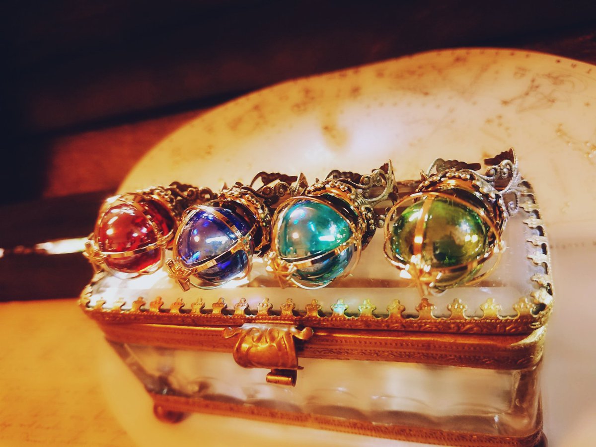 蔵出し作品を並べました。
委託先にて星涼蚤ノ市開催中てす。
よろしくお願いいたします。

#3連休は掘り出し作家大収穫祭