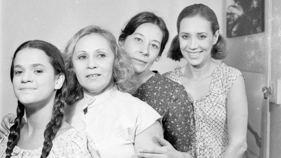 teledramaturgo's tweet photo. Há 48 anos estreava #SemLençoSemDocumento.
. (1977) • Drama • 149 Capítulos.
. Substituiu #Locomotivas e substituída por #TeContei.
. ‘Carteira Assinada’ foi provisório.
. Incomodou muito a classe média.
. Volta de Joana Fomm na Globo.
. Média geral (48.9) de audiência. https://t.co/TkjPBXchfy