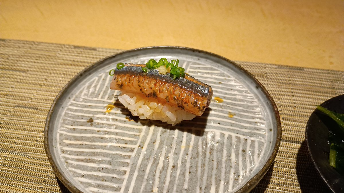 senpoyo's tweet photo. またには良い食いもんなぞ
前菜、十割蕎麦とお寿司🍣はキス真鯛シンコ秋刀魚サワラ他を頂きました✨ https://t.co/QLL2gbCN0j