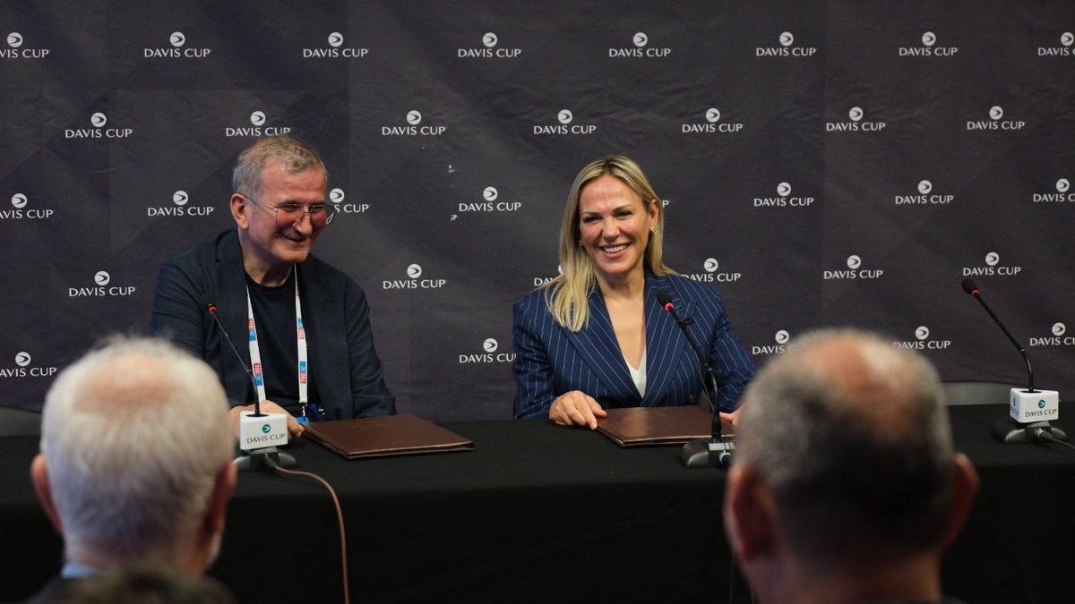 M. Mehdi Kasapoğlu (@mmkasapoglu) on Twitter photo Sırbistan 2-0 öndeyken Türkiye Tenis Federasyonu Başkanı bu kadar mutlu ol(a)mamalı!
#DavisCup #Türkiye #Tenis Sırbistan 2-0 öndeyken Türkiye Tenis Federasyonu Başkanı bu kadar mutlu ol(a)mamalı!
#DavisCup #Türkiye #Tenis