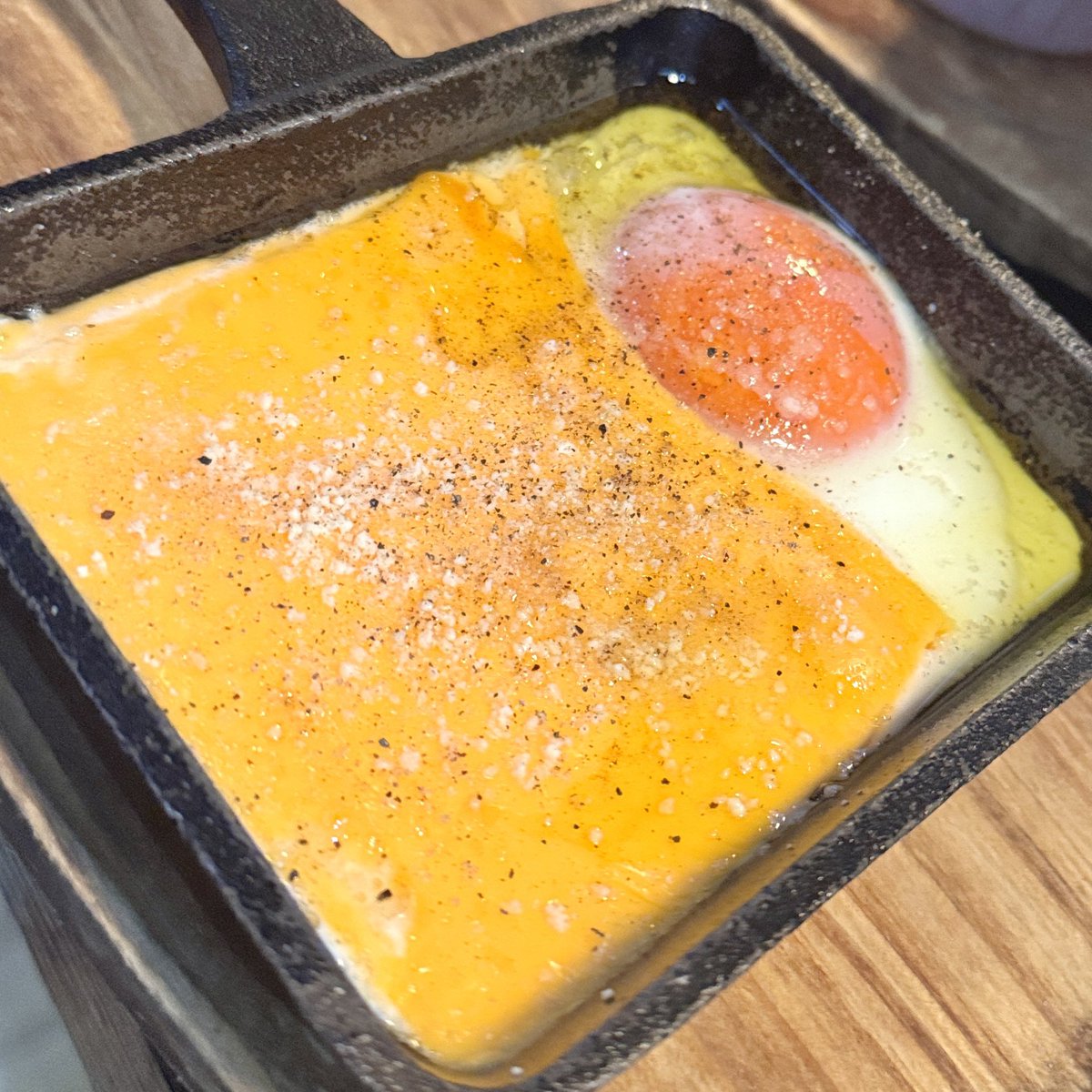 チェダーチーズと目玉焼きの出会い（300円）