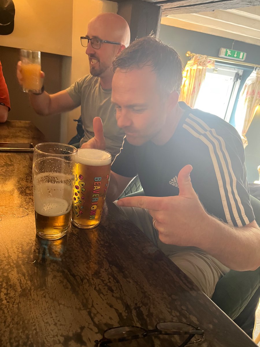 JamieSwallow2's tweet photo. @JeremyClarkson serving a Hawkstone in a Beavertown glass.. tut tut still went down a treat! https://t.co/UGnBB7Rtbg