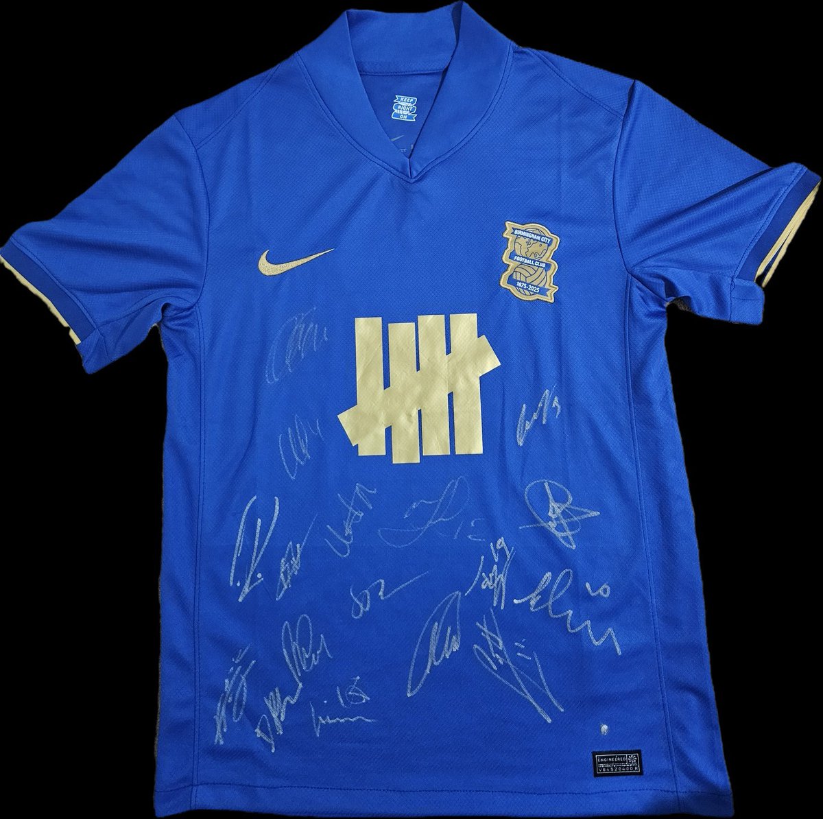 Birmingham City Fc Squad Signed 25/26 Home Shirt Team Signed PROOF &amp; COA

£51.04 currently

11 bids

Ends Sun 14th Sep @ 3:15pm

ebay.co.uk/itm/2363133332…

#ad #bcfc #kro