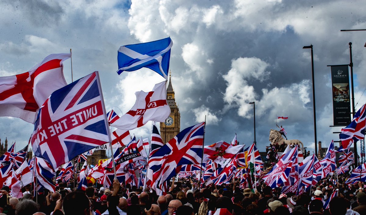 London_W4's tweet image. Unite the Kingdom March. Saturday 13th September. Flags, Big Ben and a guy with a flag of St George on a lion. Think I got it all here.