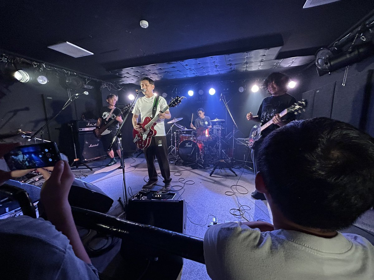 mash_nk's tweet photo. cuthbartsの30周年ライブ良きイベントでした！
cuthbartsとbefferinsは学生時代によくライブを見ていたから感慨深いし、MY CHORDも10数年前に1回見たぐらいで今日見れて嬉しかったなあ
俺のエモ原体験が詰まってた https://t.co/QnUhKyaeUA