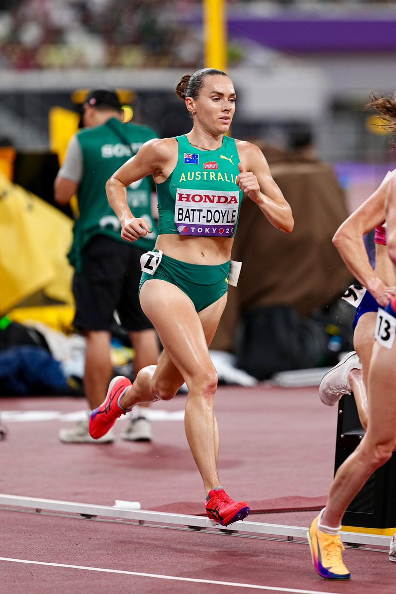 AustralianAths's tweet photo. Ryan claims Top 10 finish in powerhouse performance! 🙌

Lauren Ryan has delivered the country’s second best ever performance at the World Championships in the Women’s 10,000m to claim 9th in 31:27.78. While Isobel Batt-Doyle wraps up a huge day for Australia, with 18th in 31:53.41. 

📸: @chiammmmonte 

#AthleticsNation