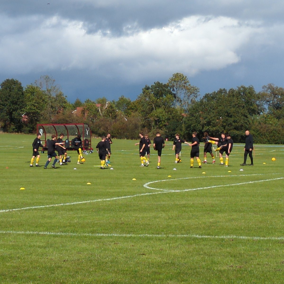 Baileykeeper's tweet image. Pre game warm up. #upthecod @FC_Codicote
