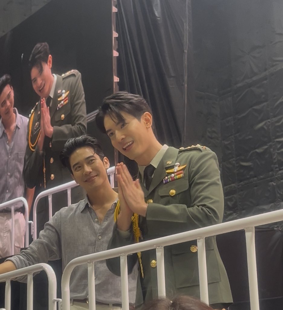 ATOMDEGIFT's tweet photo. ใช่ค่ะ แล้วเราก็เป็นศิลปินที่ชอบสนยูโรมากกกกกกก คือพี่สน พี่ยูโร น่ารักมากกกก ไม่พอ แฟนคลับกับพี่ๆทีมงานก็น่ารักอีก อันนี้ส่วนตัวพึ่งเคยเจอฟีลงานแบบนี้ มู้ดงาน คนร่วมงาน นักแสดง คือน่ารัก เริ่ดไปหมดเลย 🫶🫶✨ #สนยูโร #SHINESPACExSonEuro #ShineTheSeries https://t.co/jO6NTASFpK