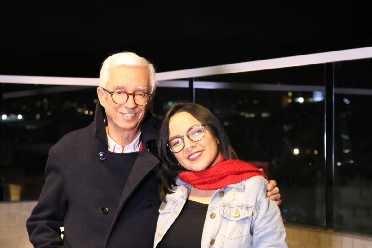 Cuando lo hacen sus líderes políticos son muestras de cariño,  cuando lo hace el presidente Gustavo Petro ustedes lo  llaman acoso. La hipocresía política en su máxima expresión.
No sorprende que venga de la congresista <a href="/JenniferPedraz/">Jennifer Pedraza Sandoval</a> cuya especialidad es instrumentalizar causas