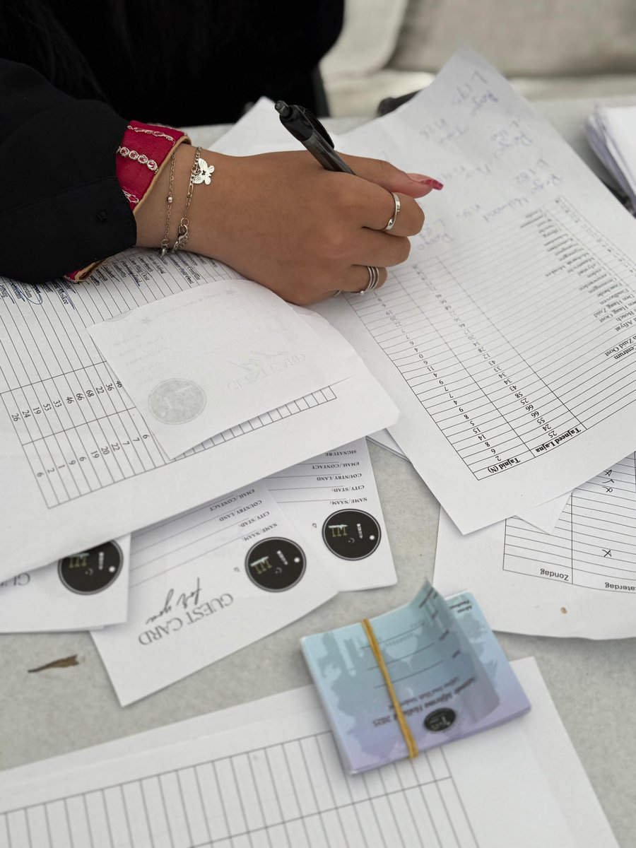 LadjnaNL's tweet photo. De registratie en veiligheid team zijn druk bezig met het organiseren en veilig houden van alle aanwezigen. ✨
#ladjna #idjtema #islam https://t.co/jswXMLmSGt