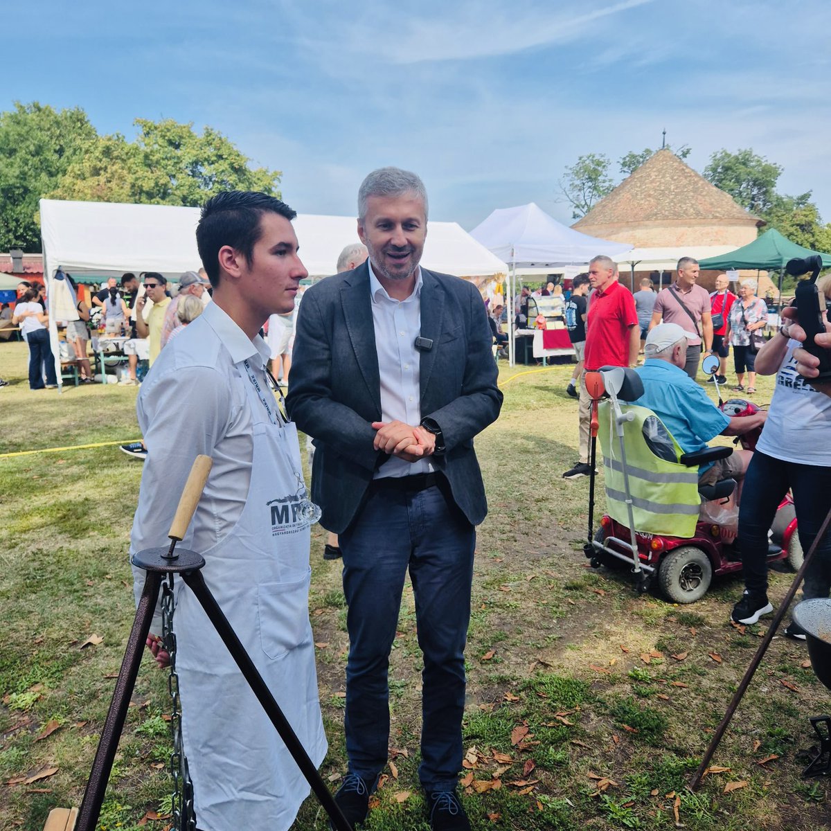 GSopanda's tweet photo. 👏 Congrats 2 all organizers & participants @ Romanian 🇷🇴 Gastronomic 🍽️ Festival in Gyula/Jula! A beautiful celebration of tradition, flavor & cultural exchanges. From #mici to sweet delights, Romania tastes amazing! #RomanianFoodFestival #Gyula #CulturalHeritage https://t.co/vUAq5vwJbz