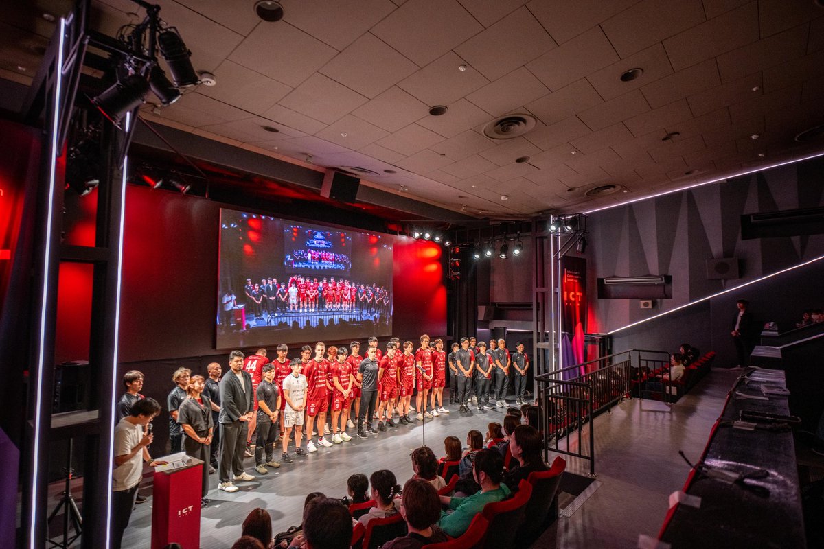 voreas_official's tweet photo. ／
2025-26 SEASON 
KICK-OFF EVENT🐺🔥
＼

新ユニフォーム公開、ロスター発表などを行いました📢

選手、スタッフ、サポーターの皆さん一丸となって熱狂を作り、2025-26シーズンを共に熱く戦いましょう🐺💪

photo：@kazuramp 

#ヴォレアス北海道
#バレーボール
#旭川 https://t.co/hYLlP0YRoc