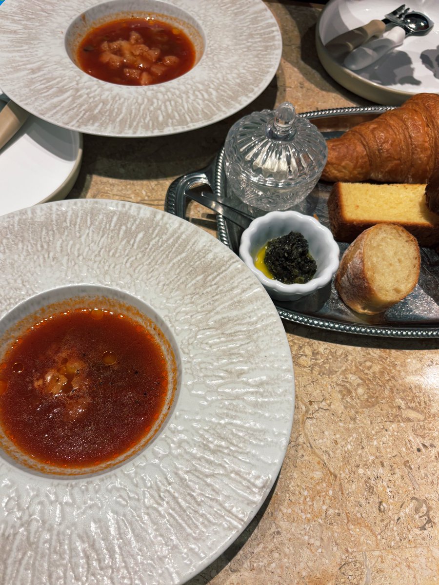 NEWoMan高輪🆕
キッズフレンドリーな施設でした✨

本屋、BUNKITSU TOKYO は子供用カートがあったり子供サイズの入口をくぐって入る部屋があったりと子供が大喜び👧🏻
TOOTH TOOTH BISTRO&amp;CAFEはパンも料理も全て美味しかった🥐ハイチェア有

#高輪ゲートウェイシティ