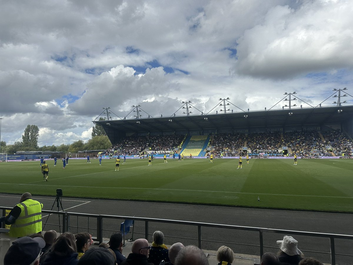 Disappointing after such a promising first half to not win that. 

Ricardo Pereira is a cut above and changed the game after coming on. 

Strange game #OUFC #LCFC