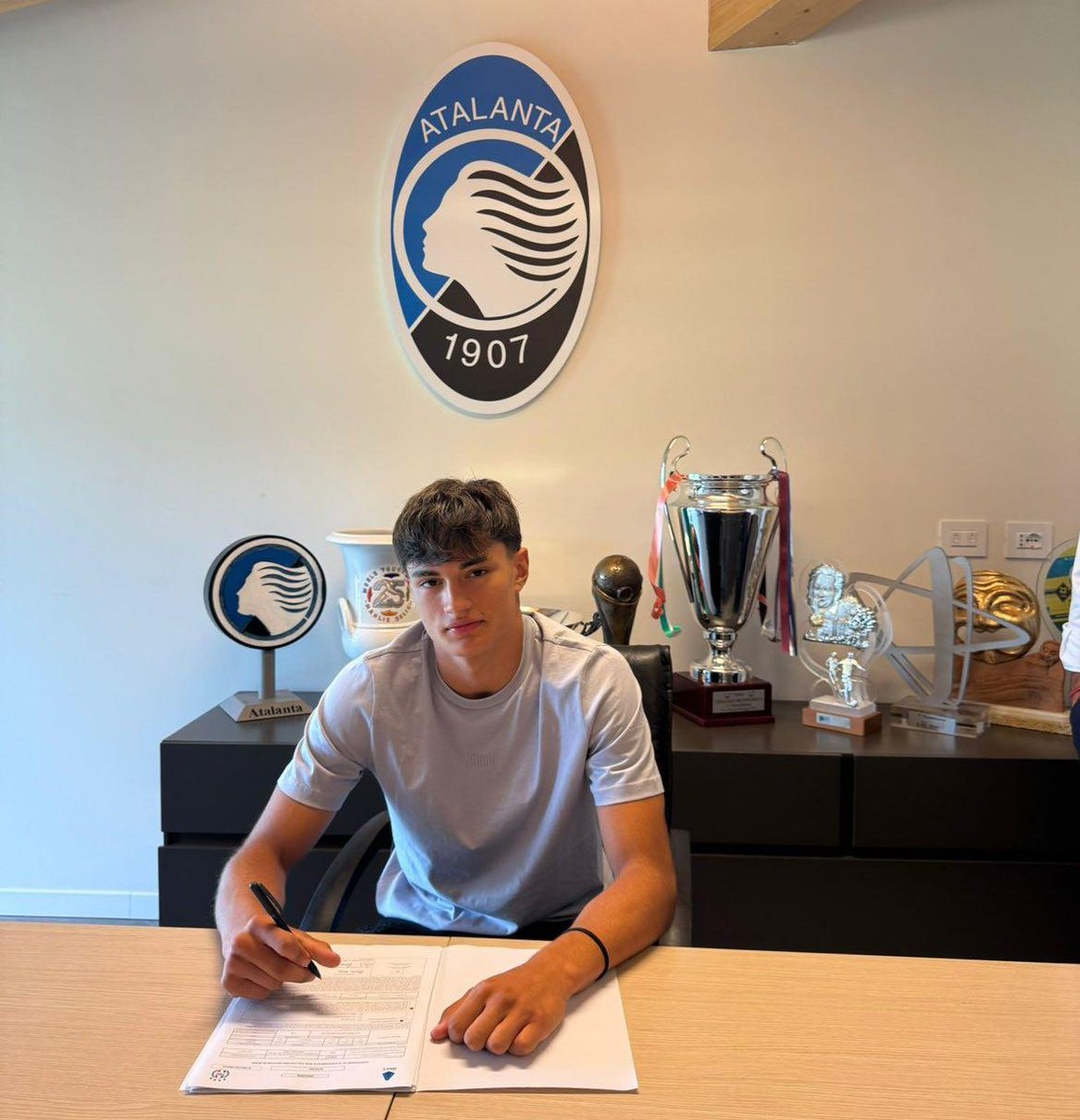 Chilenos por el Mundo 🌎🇨🇱⚽ tweet media