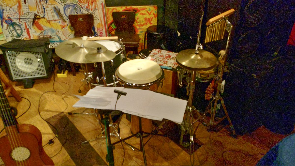 itani_perc_ds's tweet photo. 今日はこのようなセッティングでした。
This was the setup today.
#ライブ #concert
#パーカッション #percussion
#カホン #cajon
#ジャンベ #djembe
#バスドラム #BassDrum
#シンバル #cymbal
#アンクルビーズ #AnkleBeads
#マラカス #maracas
#カスタネット #castanets
#手 #hand https://t.co/YkfrHQPmCq