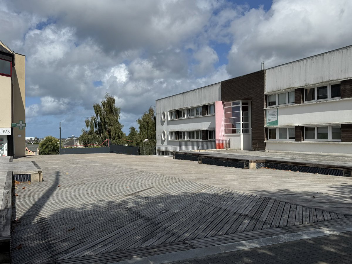 C’est un vrai projet citoyen que nous inaugurons ce matin avec la requalification de la Place Jean Moulin. Concertation et échanges ont permis de penser cette place pour qu’elle devienne le cœur du quartier et offre un meilleur cadre de vie plus vert, plus apaisé, plus accessible
