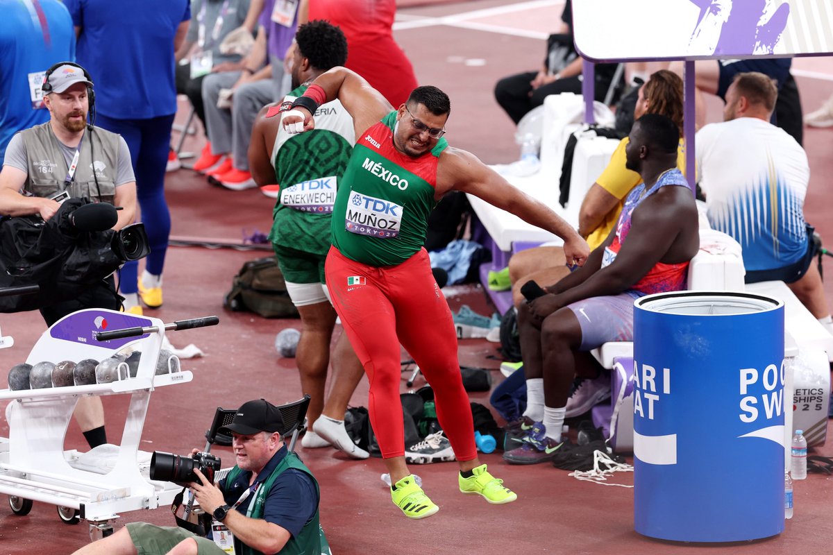 ¡Resultado histórico para México!

Uziel Muñoz se cuelga la medalla de plata en impulso de bala 🥈 con una marca de 21.97 m, nuevo récord nacional 🇲🇽 durante el campeonato mundial de atletismo.

¡Actuación espectacular del Mexicano! 

World Athletics Championship Tokyo 2025 

📸
