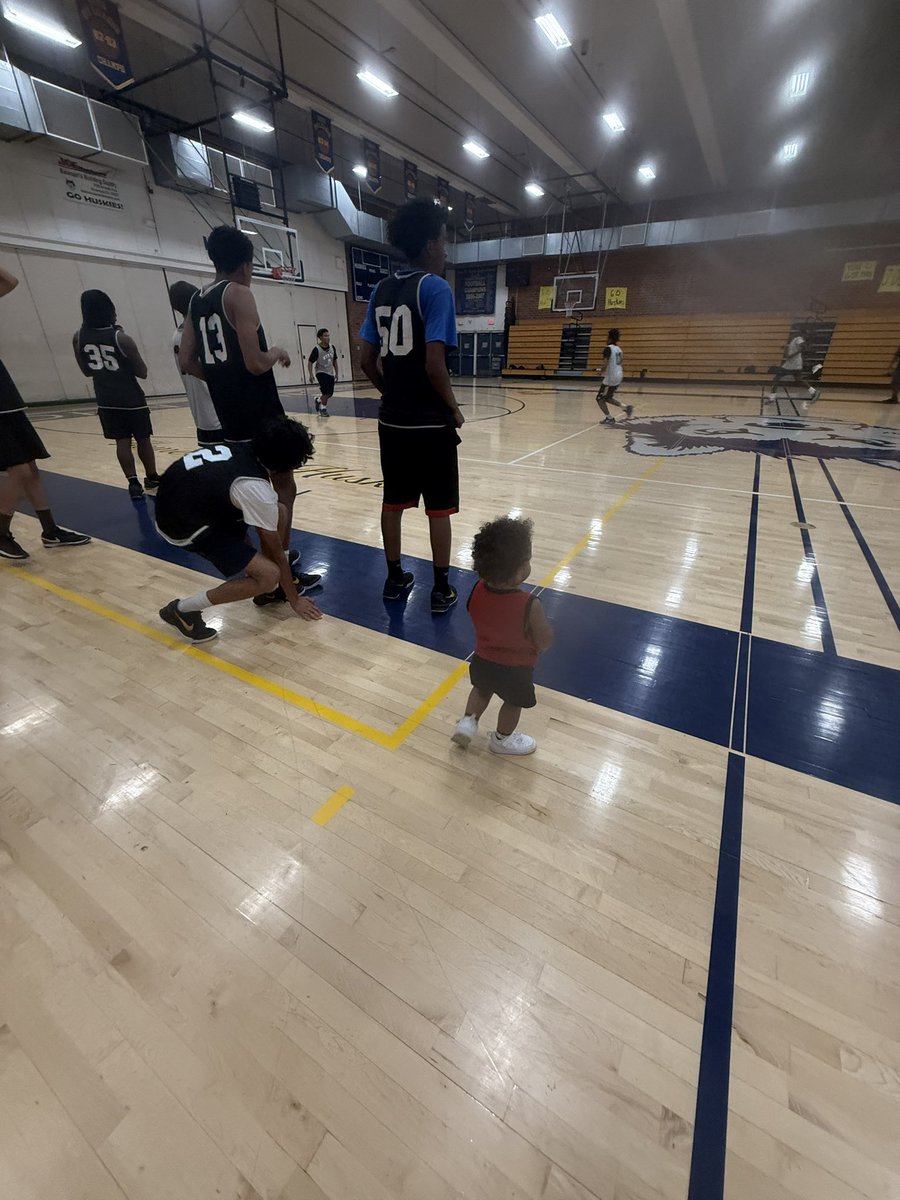 Coach_Hawk4's tweet image. Brought little man with me this morning to practice. He wanted to get out there so bad 😂😂🤦🏾‍♂️
#MomentsLikeThis #TheFuture