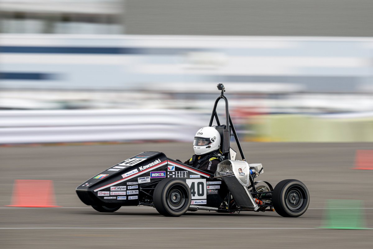 HitFormula's tweet photo. OBが地元広島から駆けつけてくださり、非常にかっこ良い写真を撮っていただきました！
ありがとうございました！

#学生フォーミュラ #FSAE 
#広島工業大学 https://t.co/lyU63KvLXG