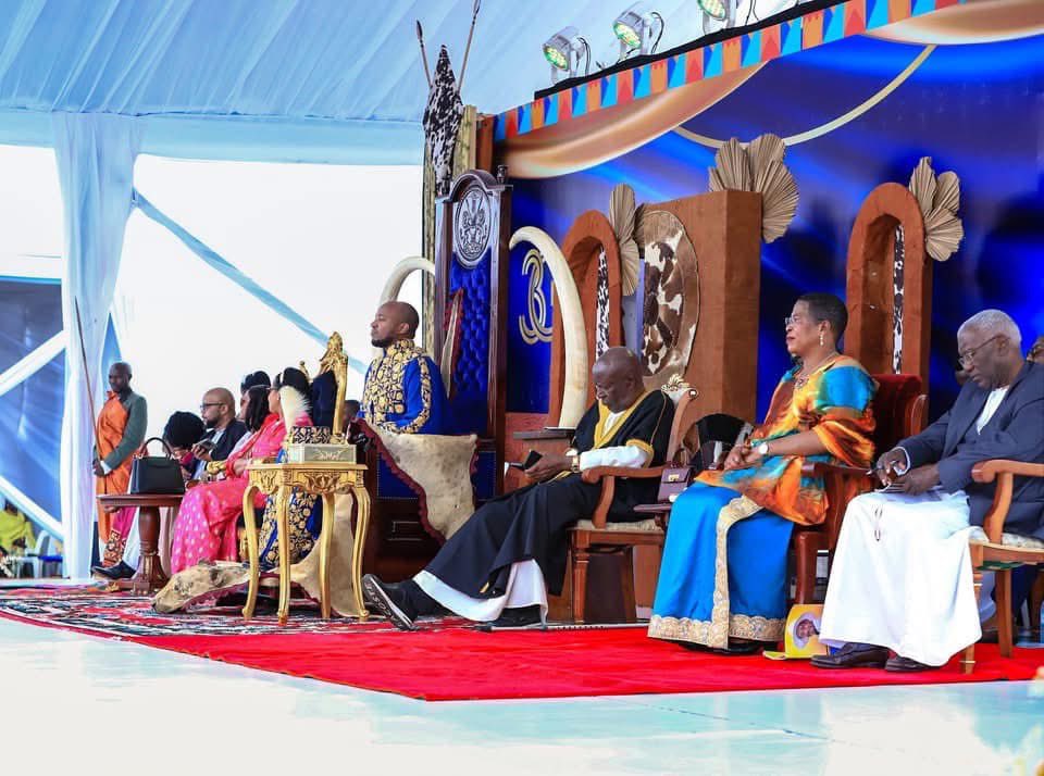 SKSylviaa's tweet image. Continuous celebrations @KingOyoOfficial 
Wishing His Majesty the King of Tooro a joyous 30th Coronation Anniversary! 👑 May your reign continue to bring peace, unity, and prosperity to the People of Tooro Kingdom . 🙏🏽🇺🇬 #TooroAt30” @toorokingdompm @ObukamaBwaTooro @QueenOlimi