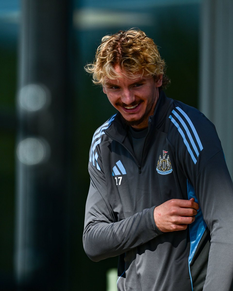 10 دقايق على الظهور الاول 🥶