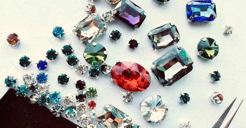 💎 Gemstones to Watch in 2025: What’s Hot, What’s Next

- In 2025, here are the gemstones making headlines, backed by some numbers you should know.

1. Emeralds – Emerald demand is up, especially for fine Colombian and Zambian stones. 

- According to recent auction data,