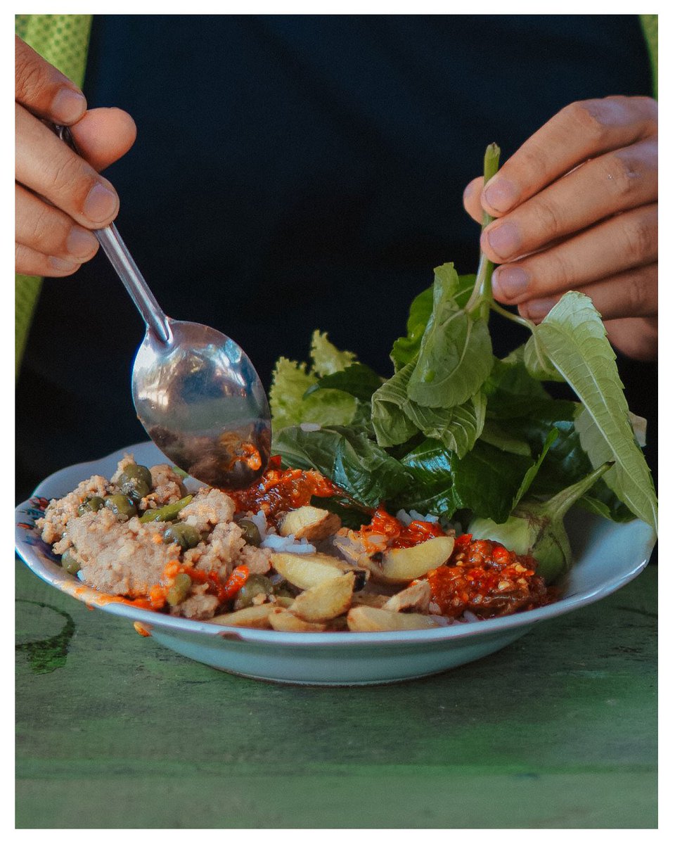 KukuhMujiono's tweet image. Naik dan makan di bukit Paniisan.