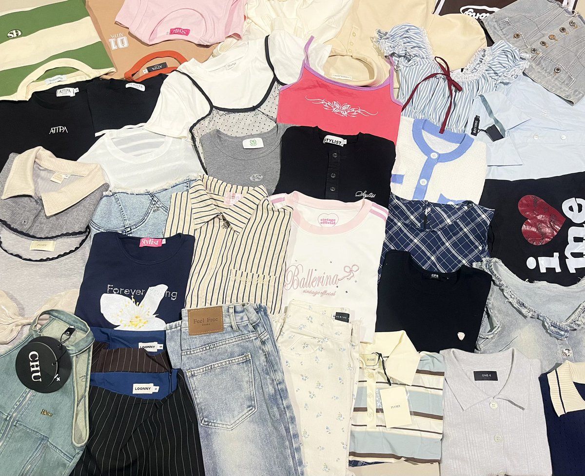 🌸 ส่งต่อเสื้อผ้างานแบรนด์ Uniqlo Gu H&amp;M Zara Pomelo งานไอจี มีมากกว่าในรูป 300+ 🌸
 
🎀 รี+ฟอล ซื้อ 3 ตัว ค่าส่ง 30.- / 5 ตัวส่งฟรี 
ปักไว้ได้เลย เค้ามากดใจเรียกกกก

#ส่งต่อเสื้อผ้า #ส่งต่อเสื้อผ้ามือสอง #เสื้อผ้ามือ2  #ส่งต่อ #เสื้อผ้ามือสอง #โล๊ะตู้เสื้อผ้า
#feelfreebkk