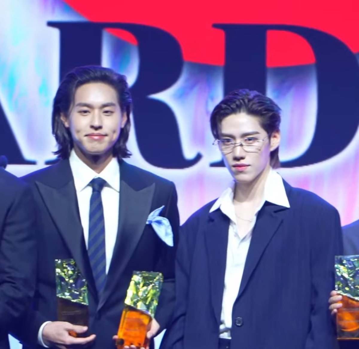 คนเก่งของเพนกวิน🥹🫶🏻❤️💙

BILLKIN X FEED KHAOSOD Awards
PP KRIT GLOWS AT FEED X KS AWARDS
#FeedxKhaosod2025XBILLKIN
#FeedxKhaosod2025xPPKrit