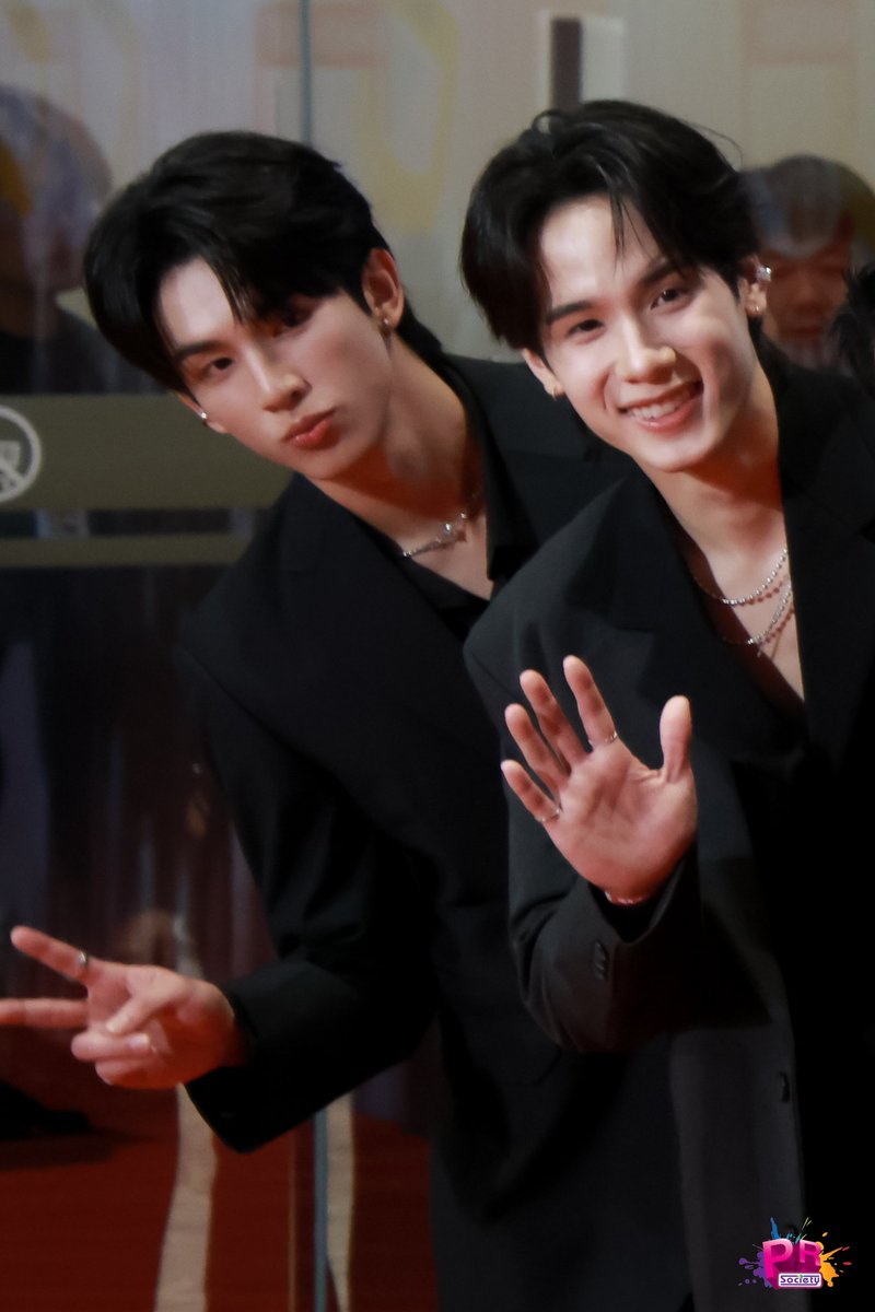PRSocietyNews's tweet image. เซิร์ฟ-จาว่า ร่วมเดินพรมแดงที่งาน FEEDxKHAOSOD AWARD 2025 
#FeedxKhaosodAwardsxSJ 
#FeedxKhaosodAwards2025 
#javabh #swensurf #surfjava 
#FeedKhaosodAwards