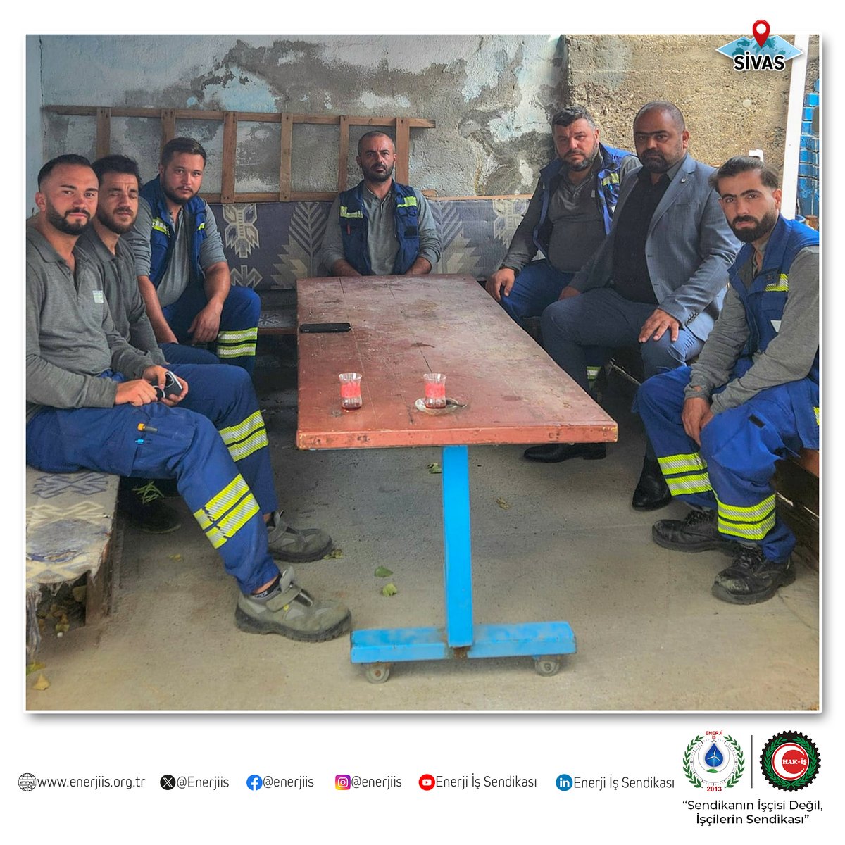 Enerjiis's tweet photo. Genel Merkez Teşkilatımız tarafından Çamlıbel Elektrik Dağıtım A.Ş. Sivas Şarkışla Arıza Onarım Bakım ekibine ziyarette bulunulup, sendikal faaliyetler hakkında bilgilendirmeler yapıldı.

Değerli üyelerimize misafirperverliklerinden ötürü şükranlarımızı sunuyor, çalışmalarında muvaffakiyetler diliyoruz.

@cedaskurumsal  

#enerjiiş #enerjiişsendikası #çedaş #çamlıbelelektrik #sivas #sendikanınişçisideğil #işçilerinsendikası #sosyalsendikacılık #şeffafsendikacılık