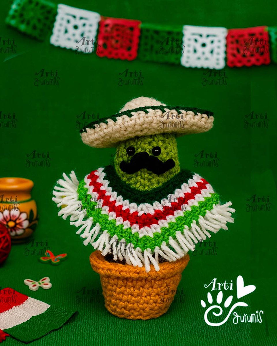ame_sal's tweet photo. 🇲🇽✨ Un #cactus tejido con amor, con #sombrero y #sarape tricolor, que levanta con orgullo los colores de nuestra bandera.
💚 Esperanza
🤍 Unión
❤️ Libertad
🌟 ¡Viva México! ¡Viva nuestra independencia! 🌵🔥
#VivaMéxico #FiestasPatrias #OrgulloMexicano #HechoAMano #Artigurumis https://t.co/fJb4yObxxJ