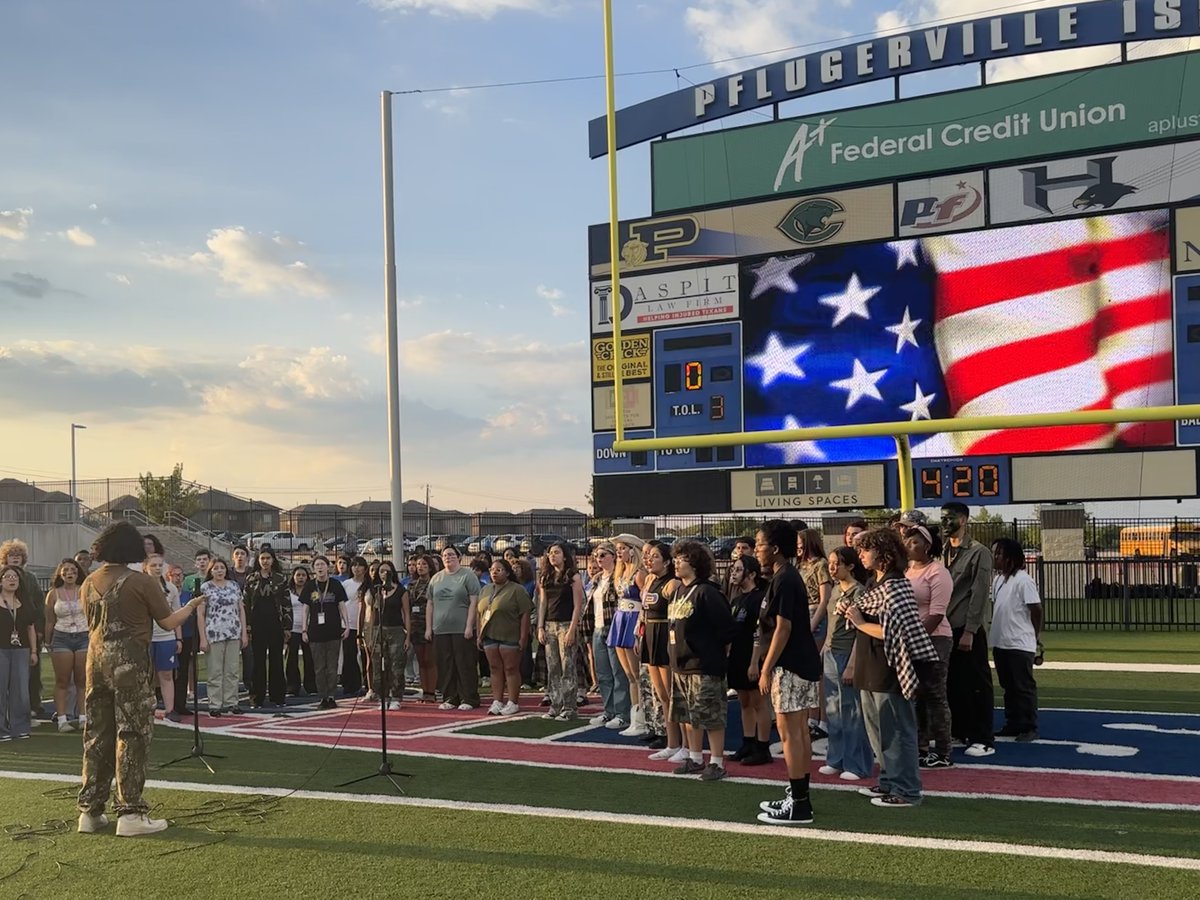 This week we had a blast supporting the HHS Hawks and the PHS Panthers at the Pfield.

#pfisdynamic #fridaynightlights