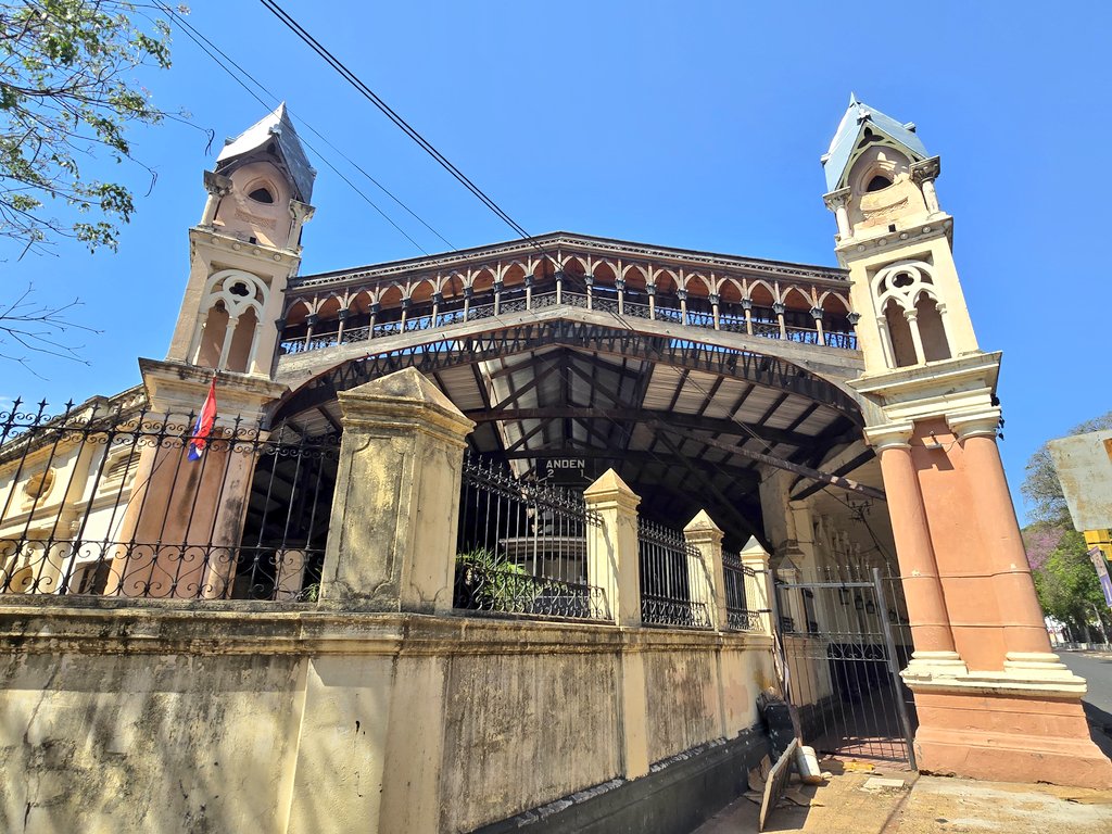 nonstopeurotrip's tweet photo. Just been to the National Railway Museum in a country with no railways - Just £1 entry tho! 👀🚂🇵🇾 #Paraguay #NonstopEurotrip https://t.co/U8nbZl0vsp