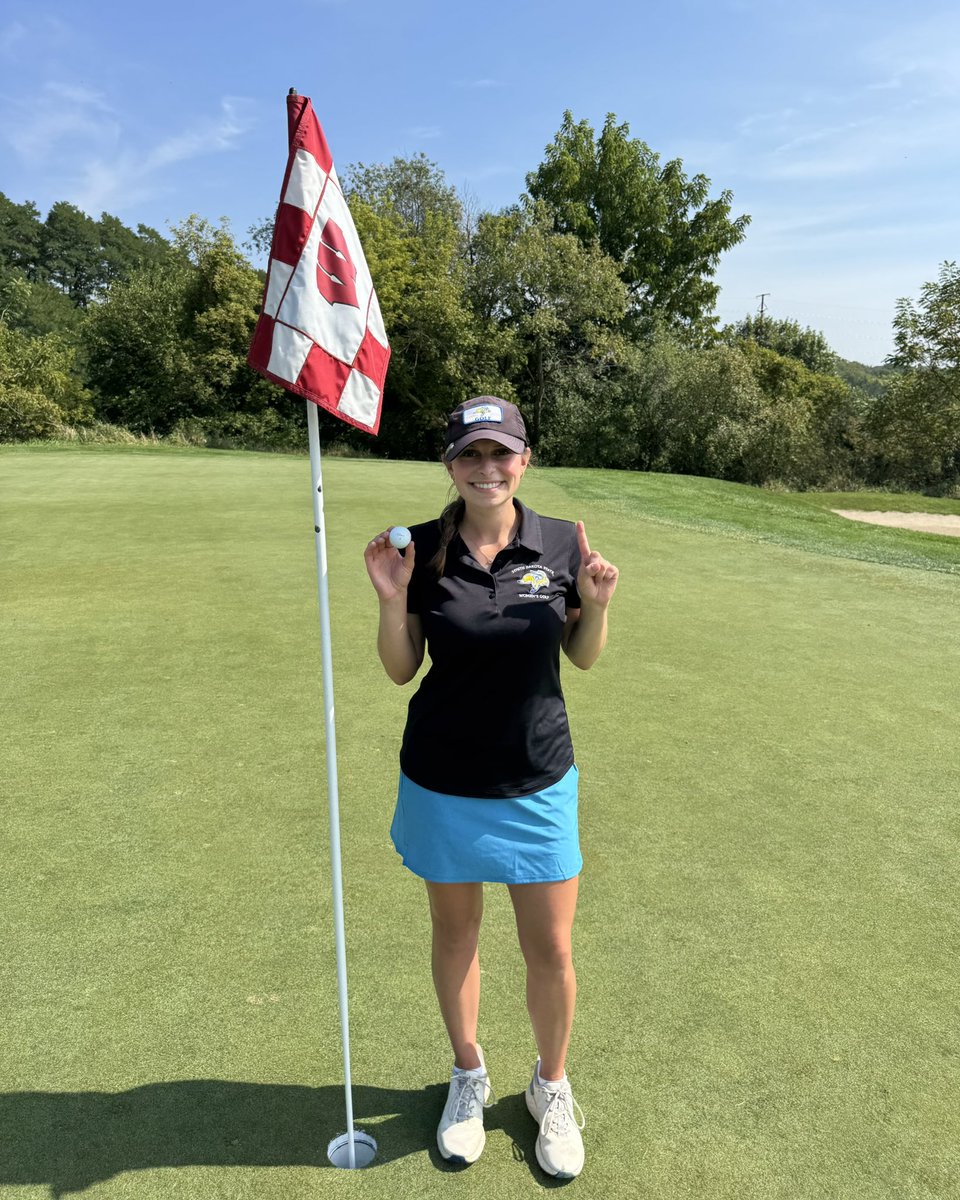 🚨 McKenzie Mages makes a hole-in-one!!🚨

5th hole at Univeristy Ridge Golf Course during the Badger Invitational practice round. 

#GoJacks 🐰