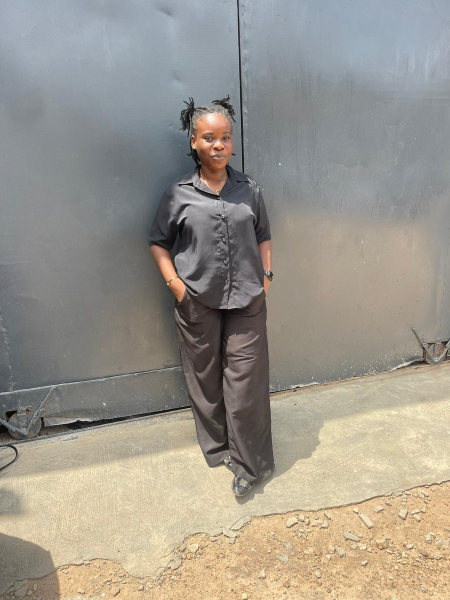 LawalOlaju16577's tweet image. Quit soda at 14 till date!!!
Portion control.
No late-night meals.
Warm water therapy.
Exercise.
Patience &amp;amp; Grit!

The BTS of my journey was tough, deep &amp;amp; crazyyyyy!!! Got body shamed as a teen! Failed severally &amp;amp; even battled anorexia nervosa. 😭 

Now 22 &amp;amp; still maintaining! 🥳