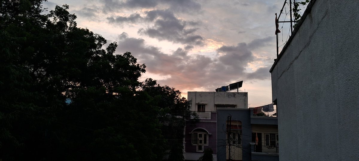 12:11 हो गए।