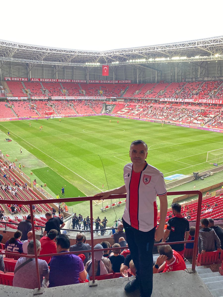 Bitmeyen sevdamız #Samsunspor 
🔴⚪✨ #BitmeyenSevda ❤️ #KırmızıBeyaz 🔴⚪ #Samsun 🌆 #ŞehriminTakımı 🏟️