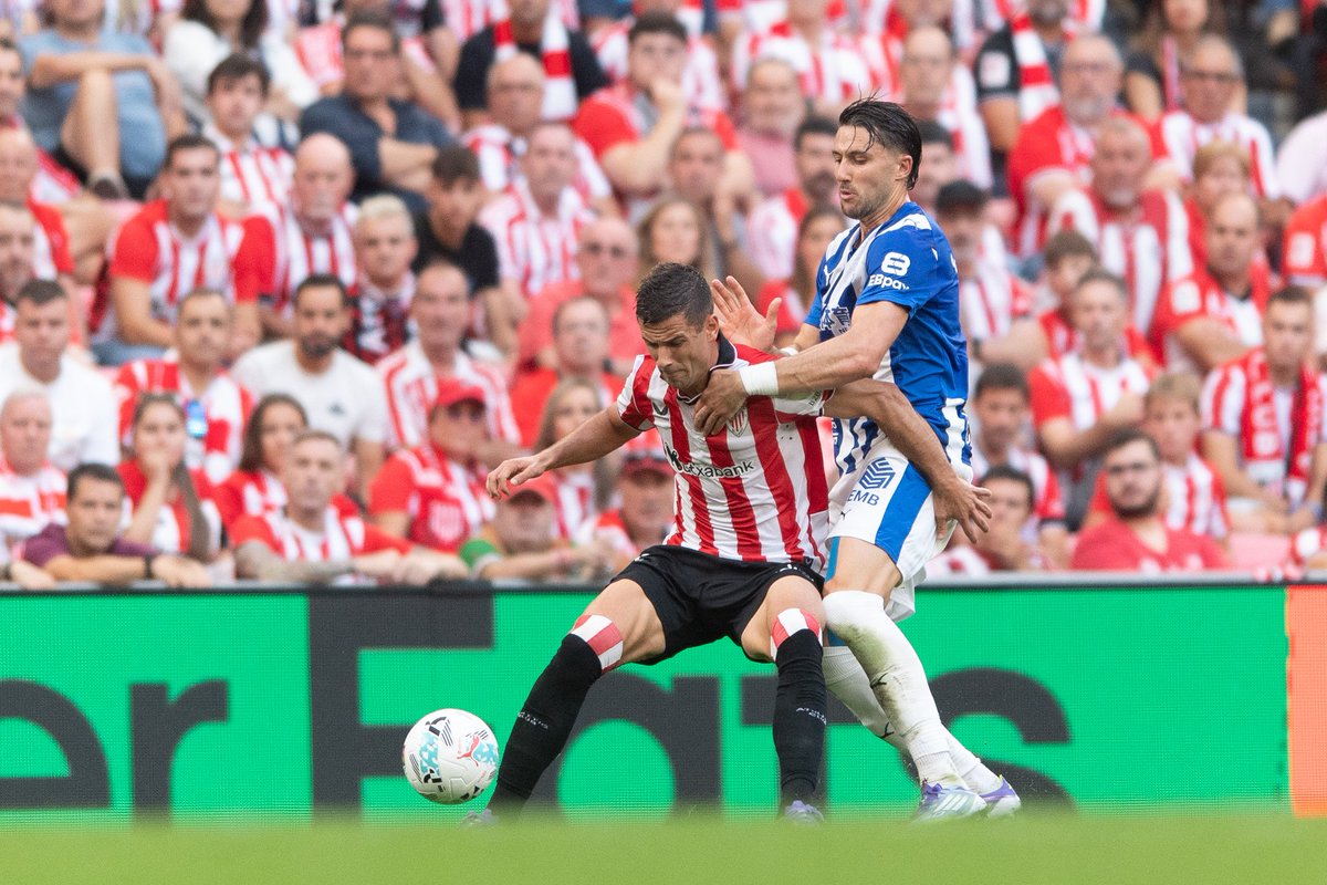Y 20 años después el <a href="/Alaves/">Deportivo Alavés</a> vuelve a ganar en San Mamés
0-1 (57' Berenguer pp)
Celebración a lo grande de los cerca de 900 albiazules que no se han querido perder el derbi
#AthleticAlavés