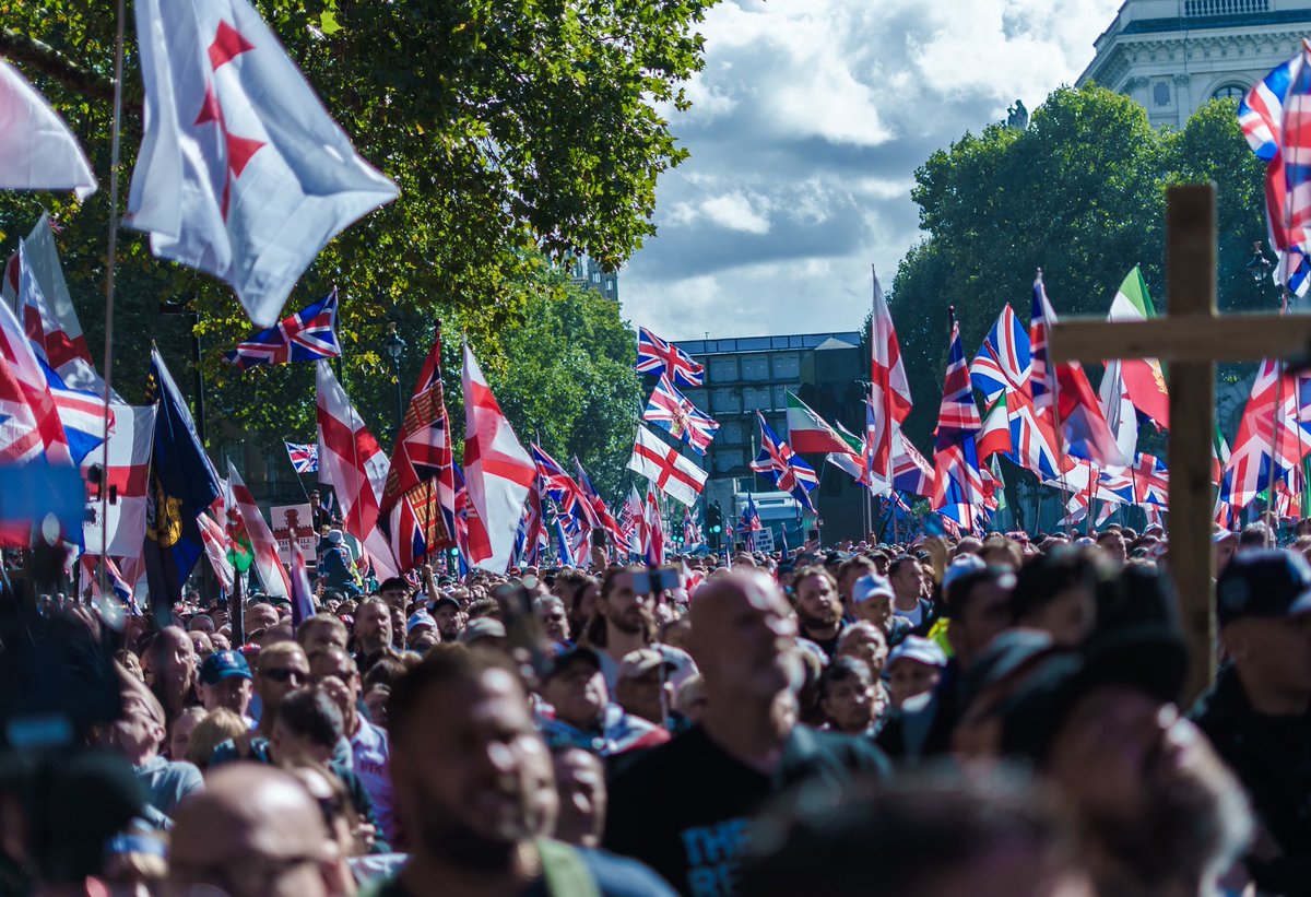 🇫🇷🇬🇧 Éric Zemmour était aujourd’hui à Londres à la « Unite the Kingdom », le grand rassemblement populaire organisé par <a href="/TRobinsonNewEra/">Tommy Robinson 🇬🇧</a>, pour s’exprimer devant des centaines de milliers de britanniques.

👉 Écoutez son discours : youtu.be/0dC6FpQH6MI?fe…