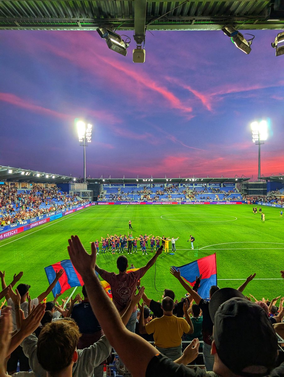 No os lo vais a creer...

Otra vez...

Fieles siempre sin reblar, hasta el último segundo del último partido!

FSSR, Una forma de vida. 🔵🔴